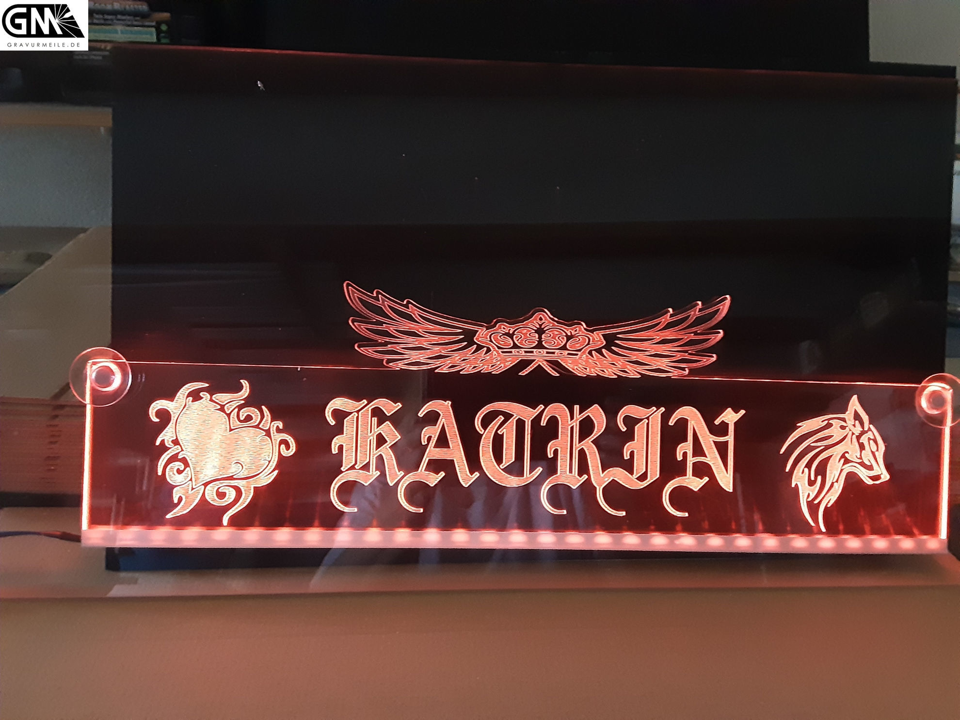 Beleuchtetes LKW Namensschild mit Kadrin LED Gravur Truckerschild