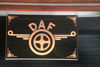 DAF Classic - LKW Rückwandschild Das DAF Classic Logo, individuell, elegant und hoch dekorativ, im Plexiglass verewigt. Mit einem einzigartigem Beleuchtungseffekt, dank unserer speziellen Gravurtechnik. In Ihrem Auftrag gefertigt mit allem was dazu gehört, samt Beleuchtung und Stromversorgung....